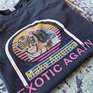 Women’s Novelty Joe Exotic “Make America Exotic Again” Graphic T-Shirt Size XL